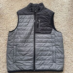 Men’s Vinyard Vines performance puffer vest size large